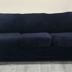 Queen Size Pull-Out Sleeper Sofa – Comfortable & Functional!