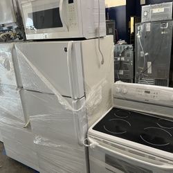 White Kitchen Appliance Set 