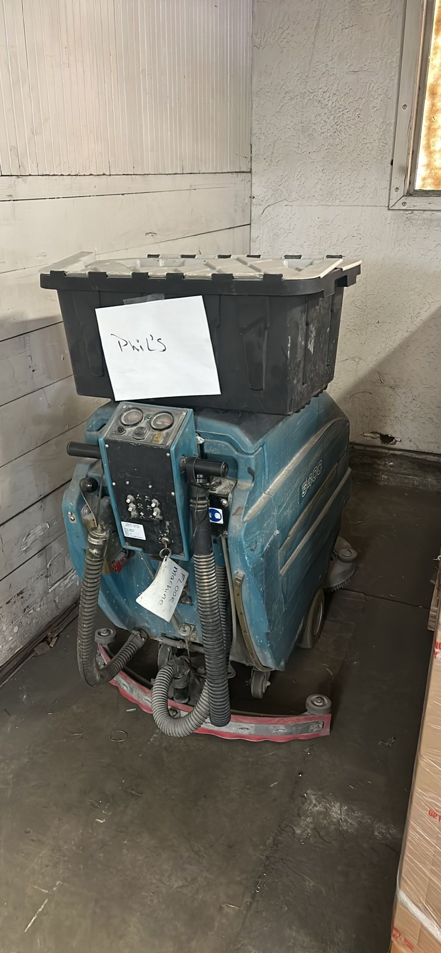 Floor scrubber
