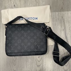 Louis Vuitton Messenger Bag