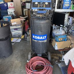 KOBALT 26GAL UPRIGHT COMPRESSOR  150psi  1.8 hp