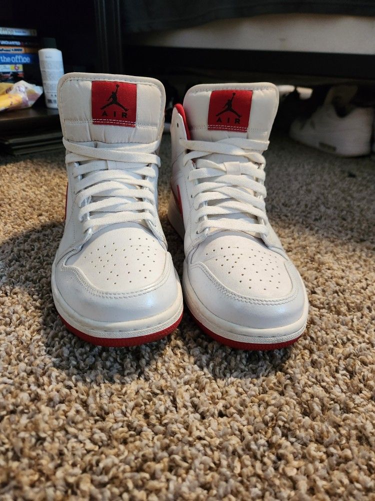 White Gym Red Jordan 1's SIZE 9