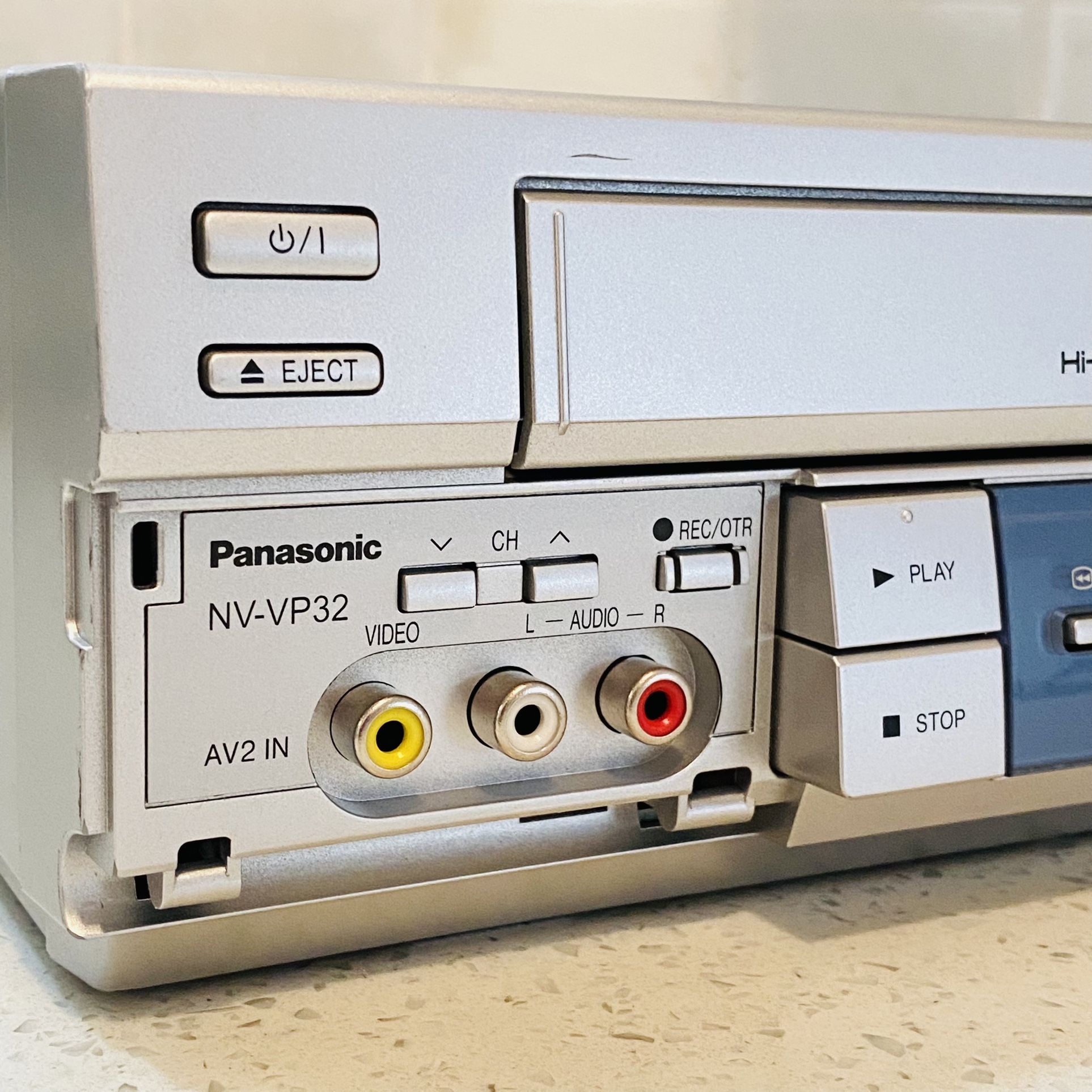 Panasonic NV-VP32 Combo DVD Player/Hi-Fi Super Drive Super LP VHS