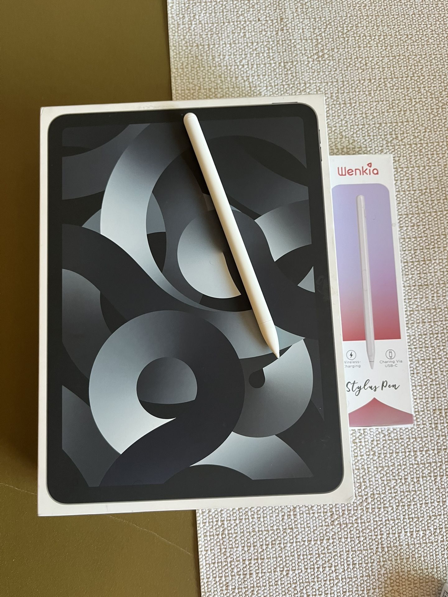 Apple iPad Air 5th Generation (M1 Chip) 64GB with Box, Pen And Keyboard