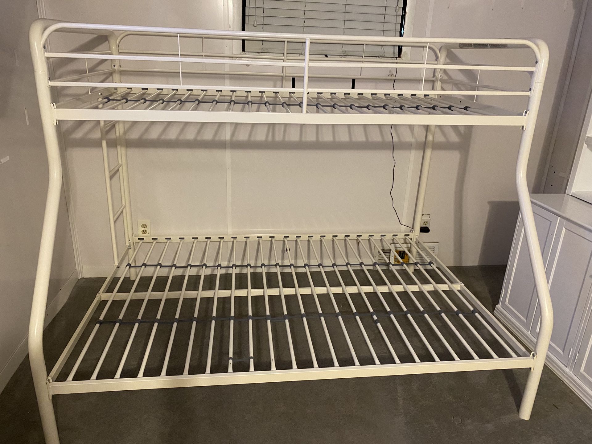 Full size & twin bunk bed