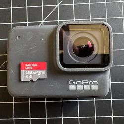 GoPro 7 Silver With 256Gb SD Card and Dive Housing