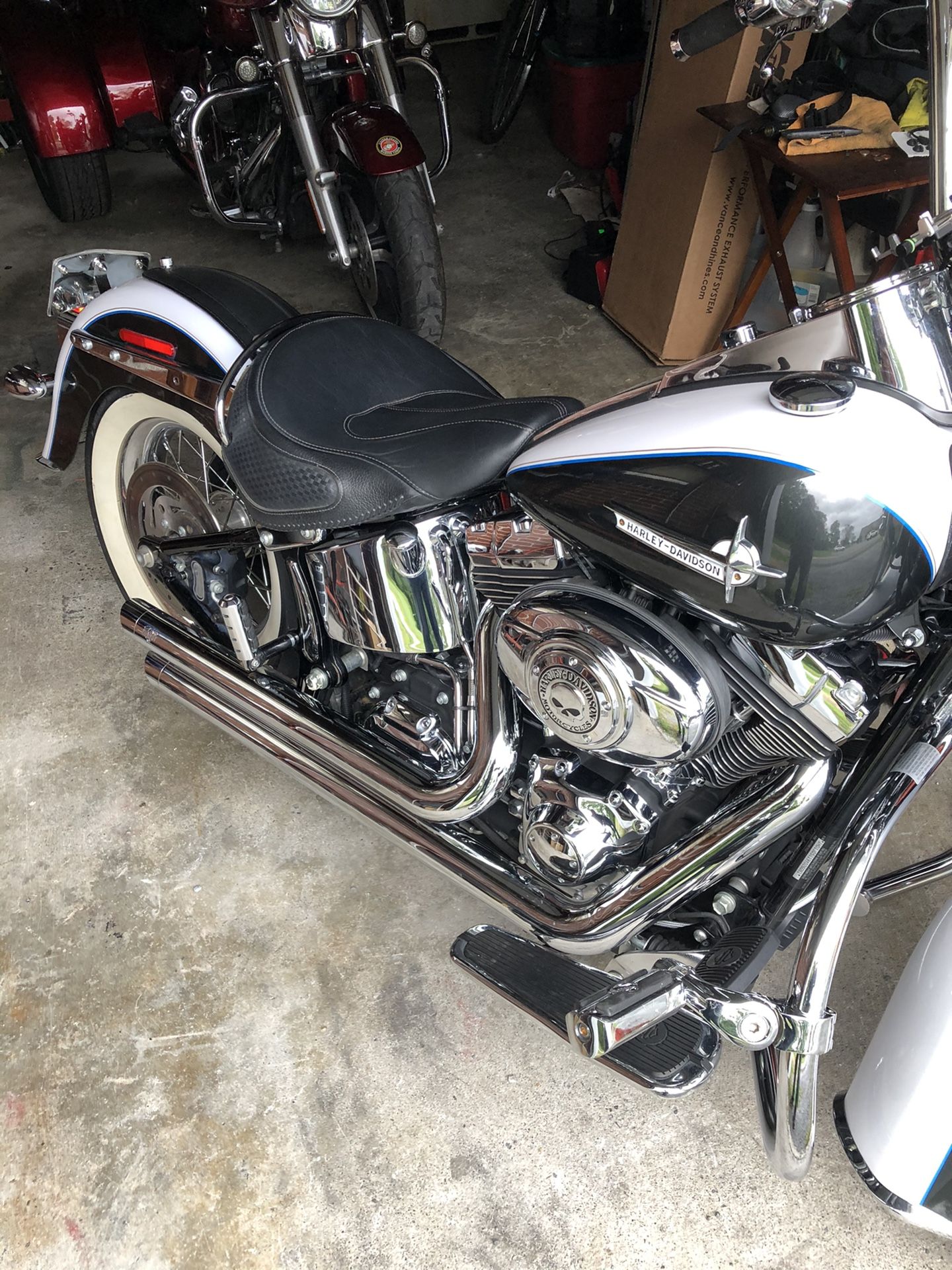 Vance&Hines Staggered BigShots for 08 to 12 HD Softail deluxe