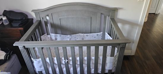 baby crib and organic mattress 