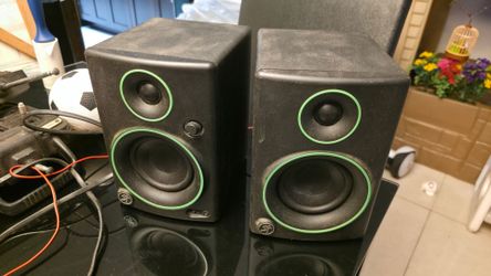 Mackie CR3 speakers