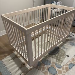 Disassembled Crib with Convertible