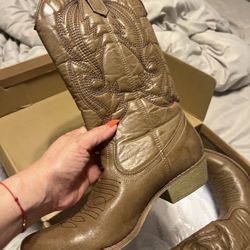 Country Boots  Women Size 7