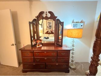 5 piece Queen Ann Rice Bed, dresser, trifold mirror and 2 nights stands