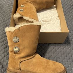 UGGS Chestnut Boots With Turnlocks