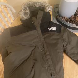 North face Jacket With Fur Hood, Size L, Worn Once 