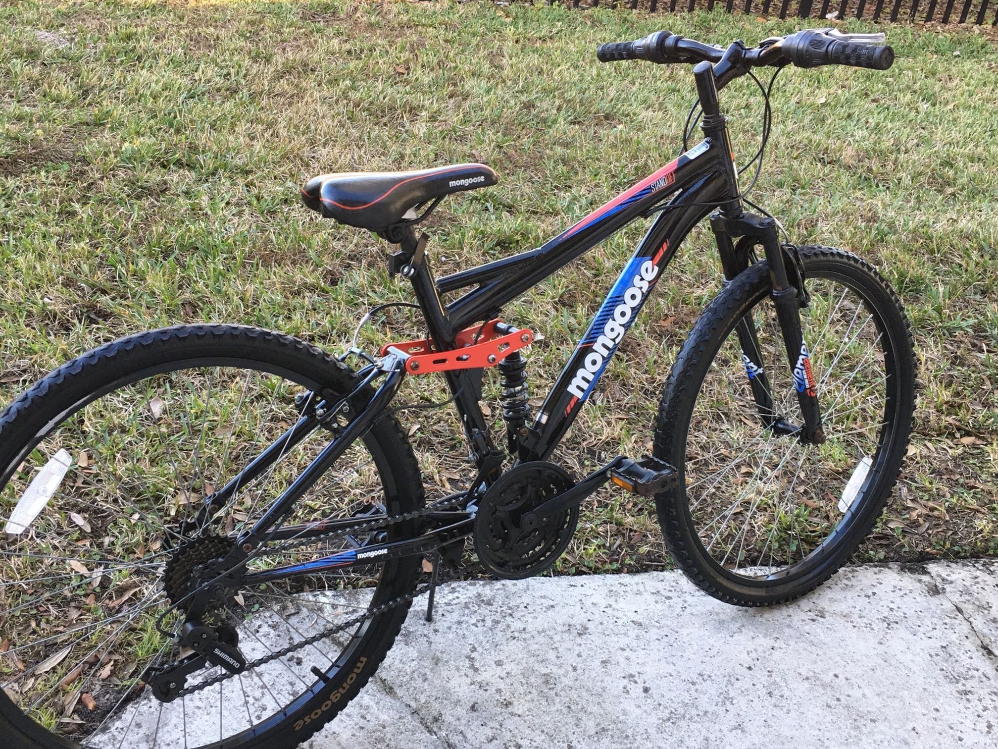 Mongoose Men's Standoff 26" Mountain Bike “With Light Included”, Full suspension frame. $160 OBO.