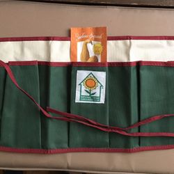 Gardeners apron. New! Pockets for gardening tools keeps them handy