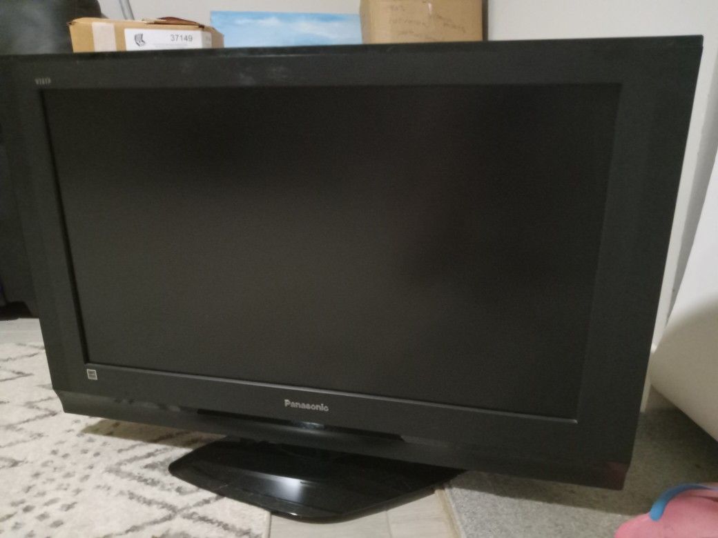 32" Panasonic TV (remote Not included)