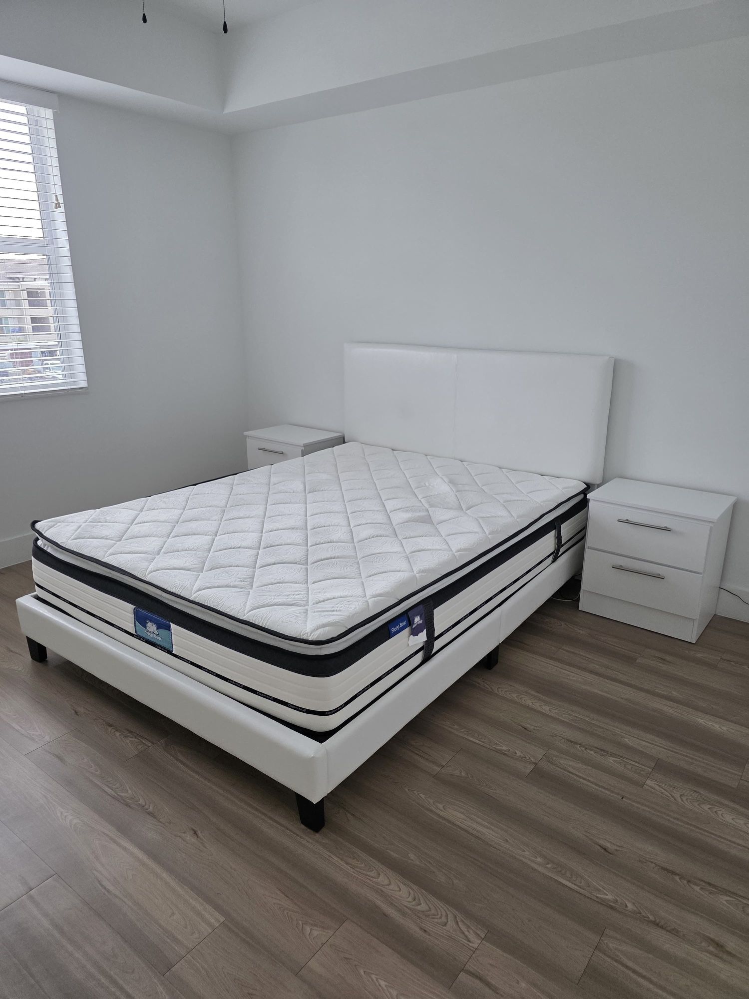 ✨QUEEN BED WITH NIGHTSTANDS(MATTRESS NOT INCLUDED) - CAMA QUEEN CON MESAS DE NOCHE (COLCHON NO INCLUIDO)