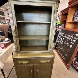 Cabinet/Hutch