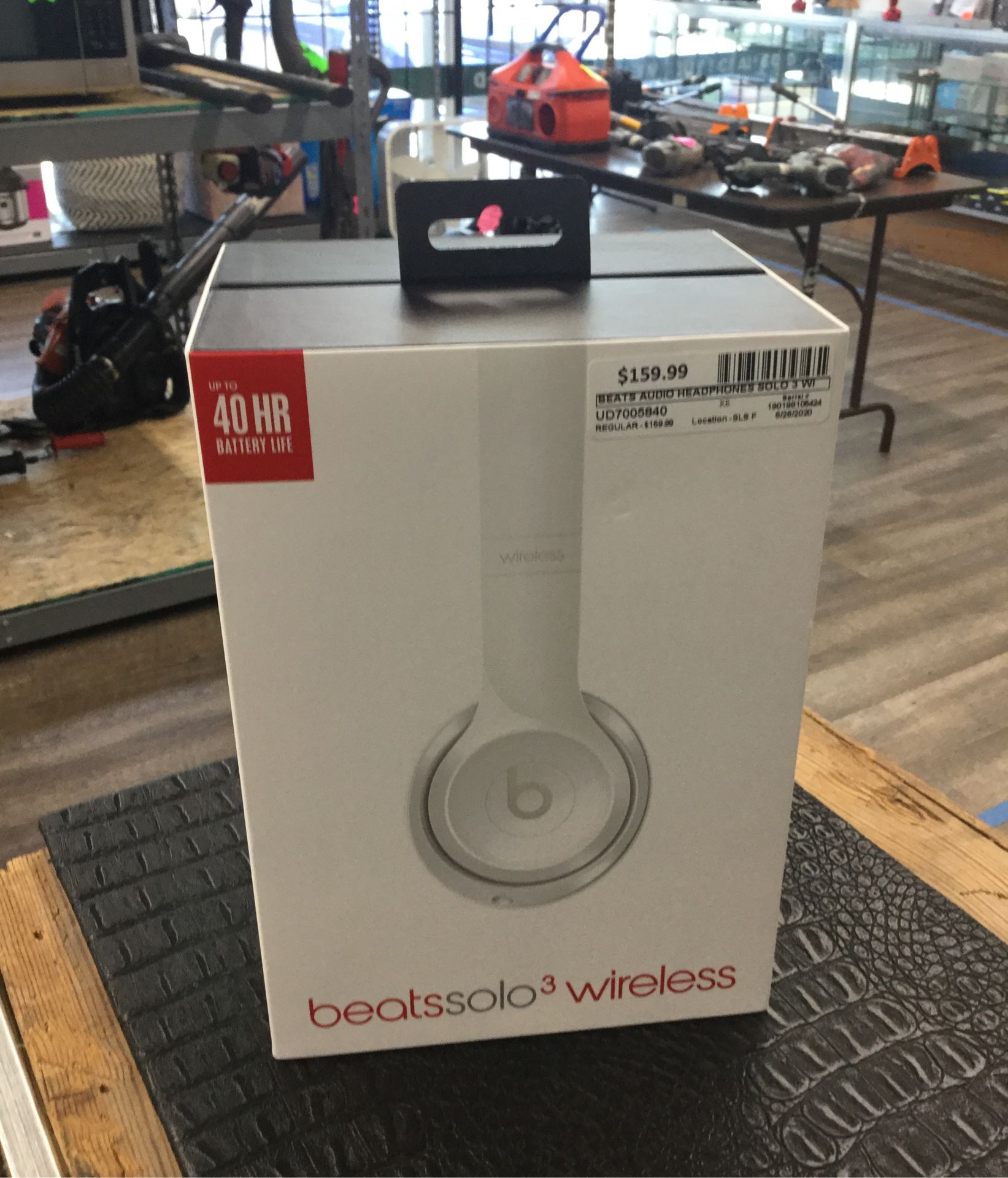 Beats solo 3 wireless brand new