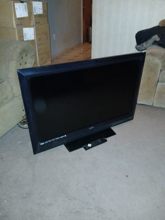 Vizio Television 37 Inch 1080p HD W/Remote