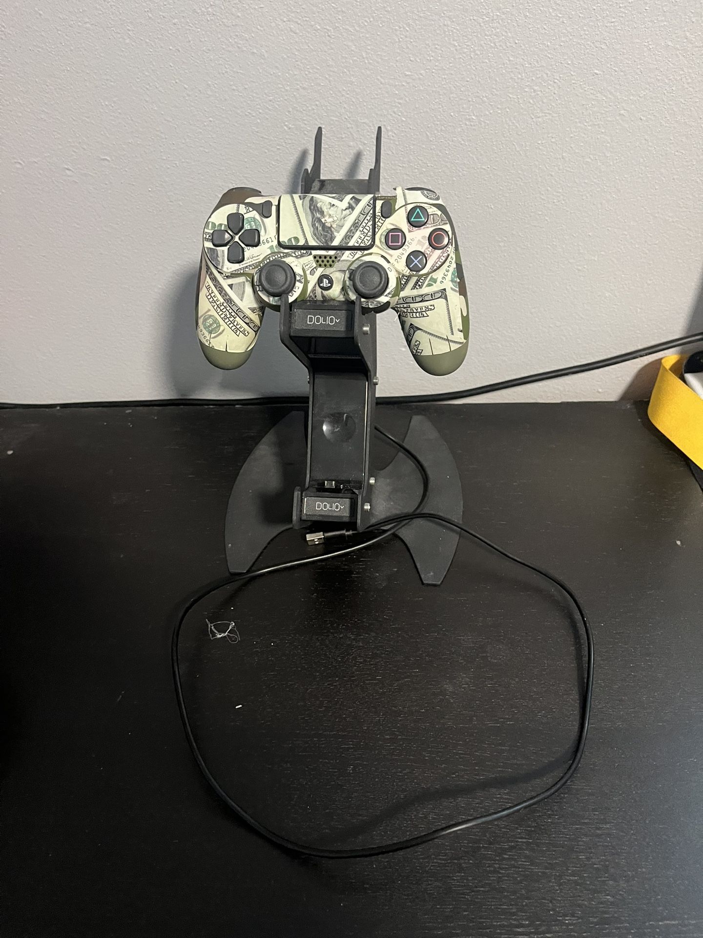 PS4 Charger with controller