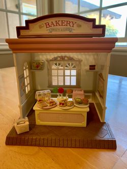 Collectable Calico Critters Sylvanian Families Bakery Sweets & Gifts Store Playset - Excellent Like New