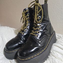 DR MARTEN Jadon Max women's platform shoes SIZE 8.. Punk, emo, goth, alternative, metal boots
