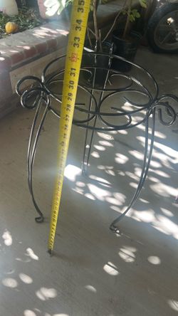Metal plant stand