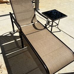 Outdoor Chaise Lounge Chair With Table. 