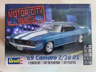 Revell 1969 Z/28 RS - Motor City Muscle 1/25 Model Car Kit