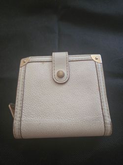 Brand Name Leather Bifold Compact Wallet – Ivory/Cream