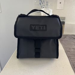 YETI Daytrip Charcoal 7 qt Lunch Bag Cooler