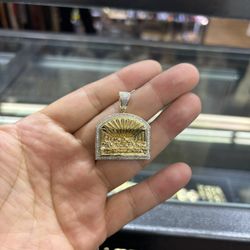 14 K all natural diamond Last Supper pendant VVS diamonds