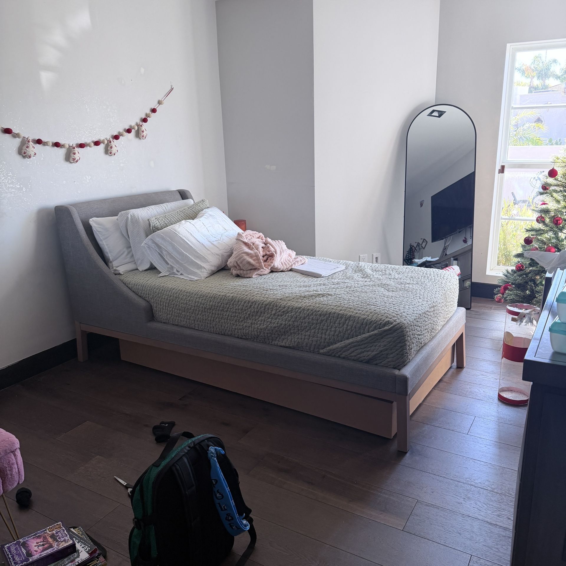 Crate And Barrel Twin Bed With Trundle