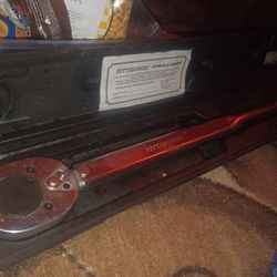 63883
PITTSBURGH 3/4 in. Drive, 50 to 300 ft-lb Click Torque Wrench