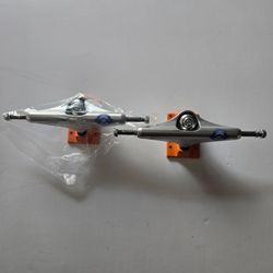 SKATEBOARD ROYAL TRUCK SET 5.5