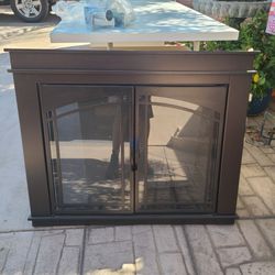 Fireplace enclosure