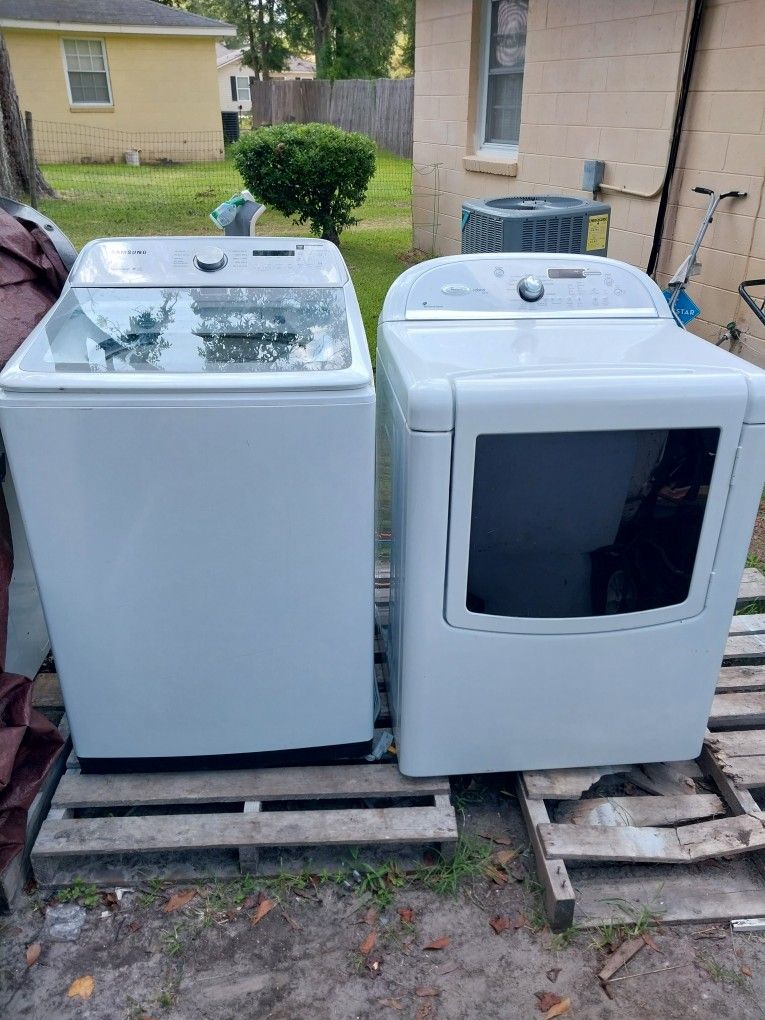 Samsung Washer And Whirlpool Cabrio Dryer Set