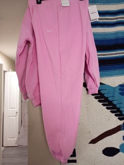 2 sets of Nike gear female