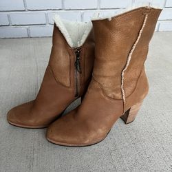 UGG Australia Sheepskin Fur Lined Leather Ankle Boots – Size 9 US / 40 EU – Foldover Cuff – Style 1008764