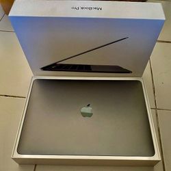 Apple MacBook Pro 13.3” - Like New 