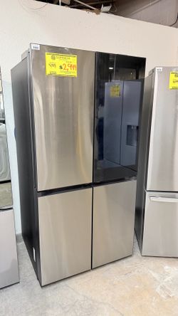 SAMSUNG FAMILY HUB REFRIGERATOR