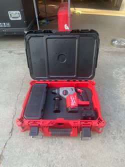 Brand New Milwaukee M18 5/8” Rotor Hammer