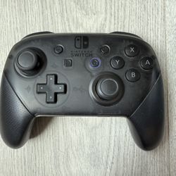 Nintendo Switch Pro Controller 