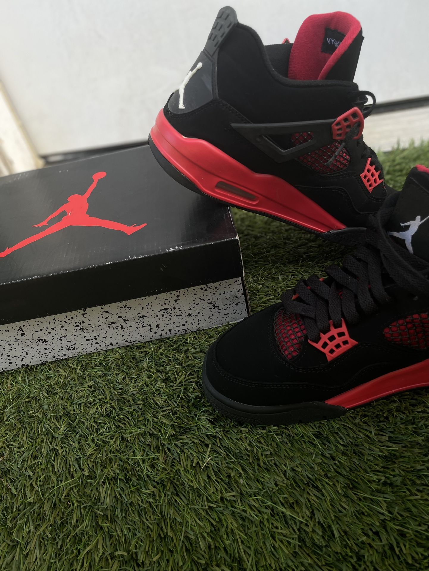 Jordan 4 Thunder Red