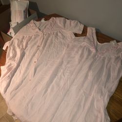 Donni Size XL Light Pink Silky Lace Nightgown And Robe With A Pocket