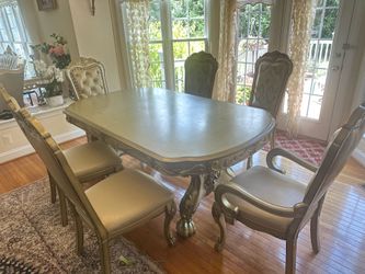 Luxury 6–8 Seat Solid Wood Dining Table Set – Excellent Condition