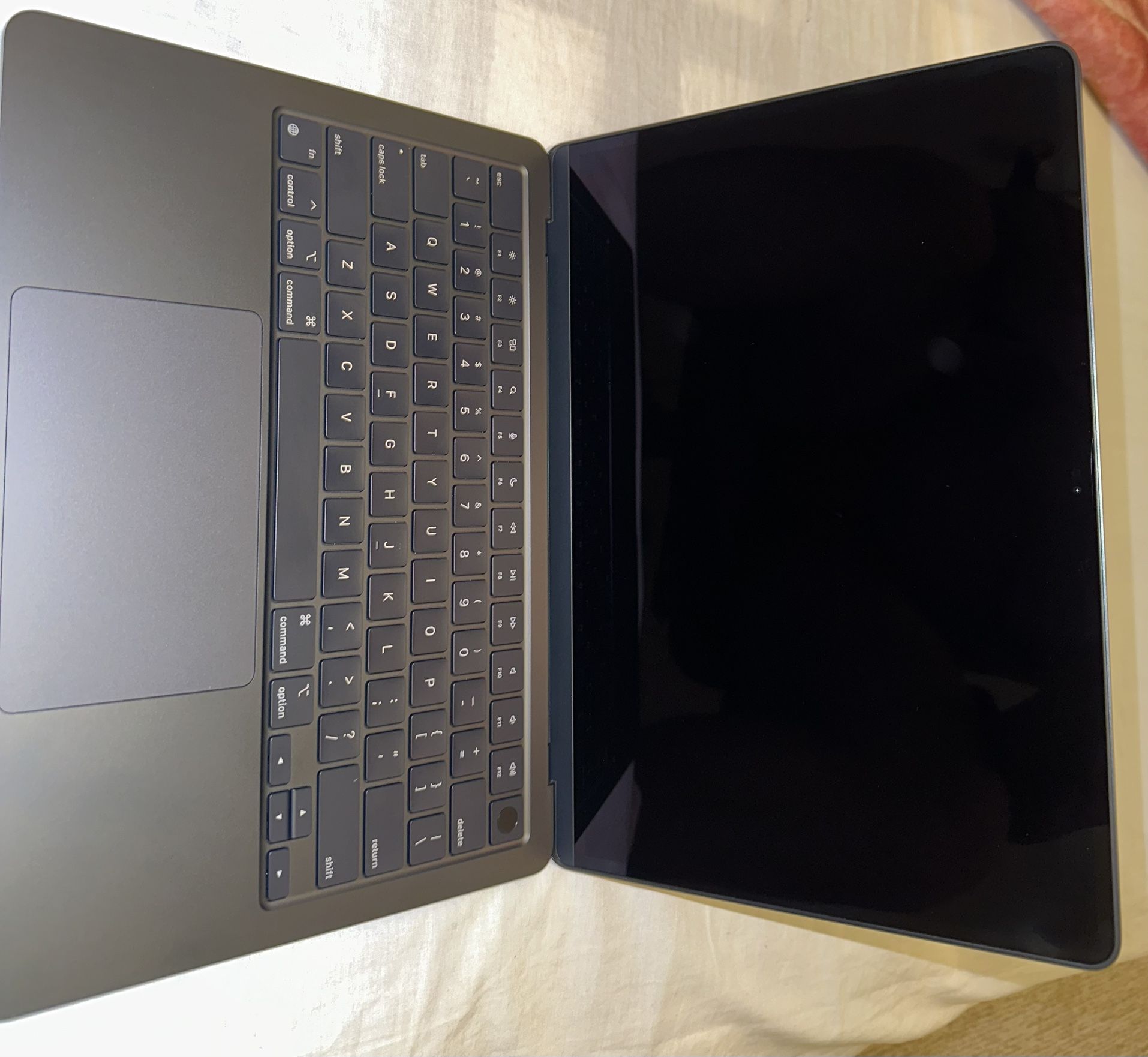MacBook Air 13-in with M3 chip 2024 8GB UNIFIED MEMORY 256SSD