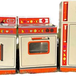 Vintage Kids Kitchen: Wolverine Rite Hite child's metal set: refrigerator, stove & sink